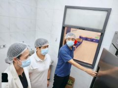 长儿园食堂安满是沉中